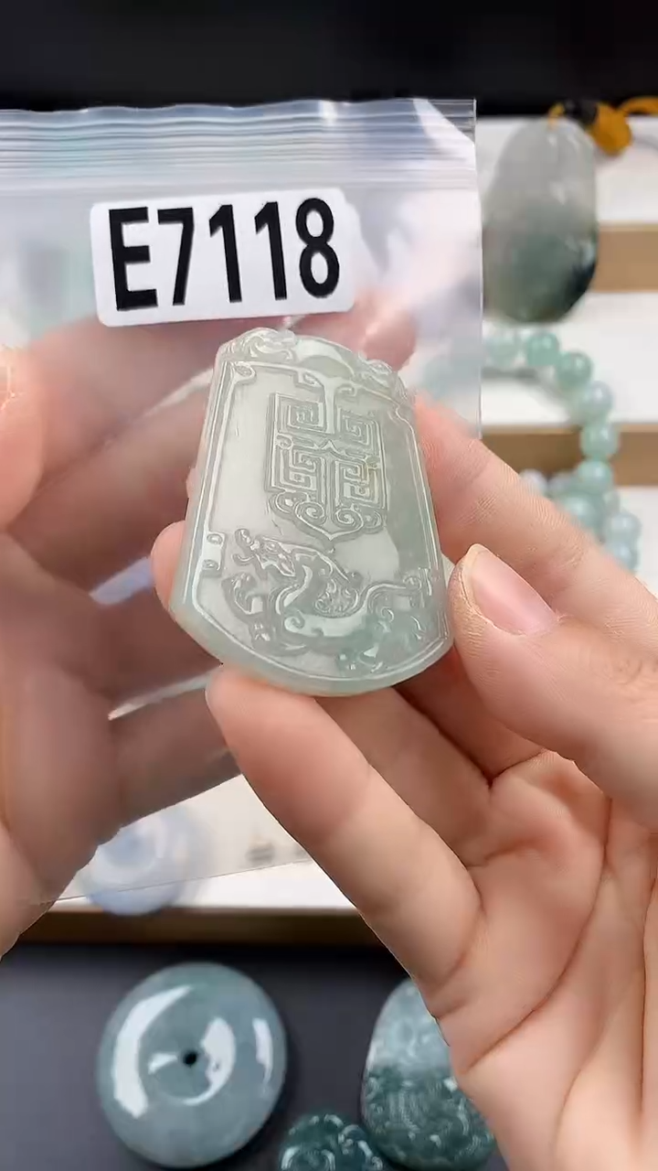 颈饰未镶嵌翡翠天然翡翠吊坠挂件