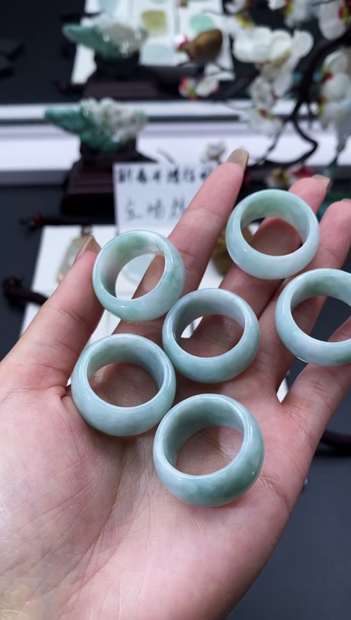 【闪购商品】翡翠吊坠(不含链)未镶嵌天然缅甸翡翠随发一件（23圈口）