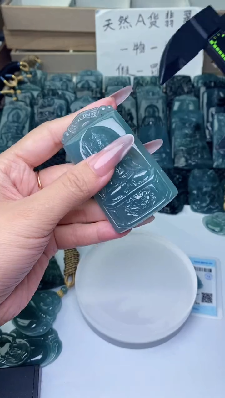 颈饰未镶嵌翡翠 
