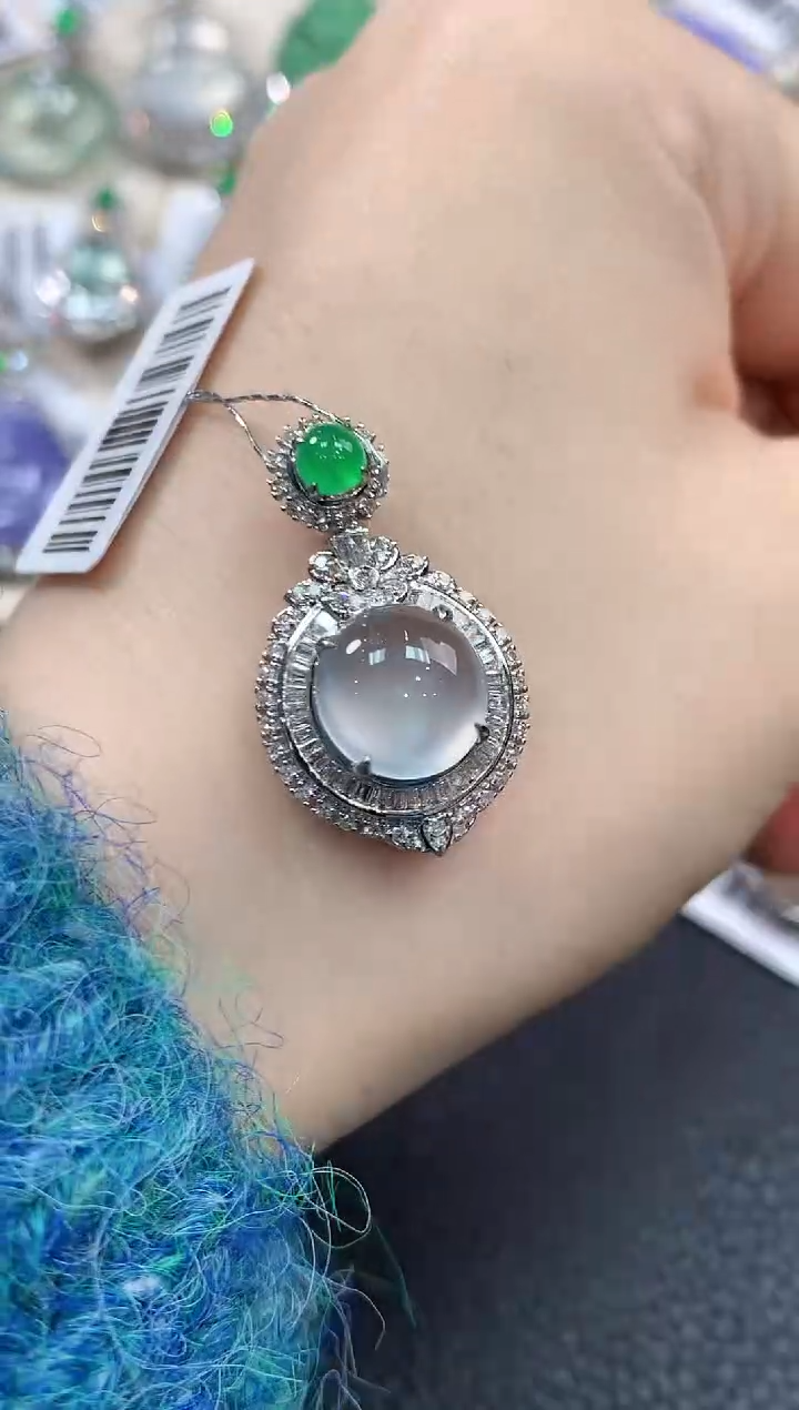 【闪购商品】翡翠颈饰18K金镶嵌C66   