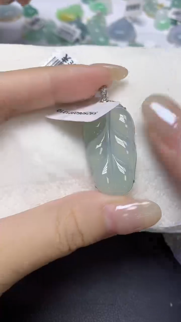 翡翠18K金镶嵌颈饰天然缅甸翡翠A货