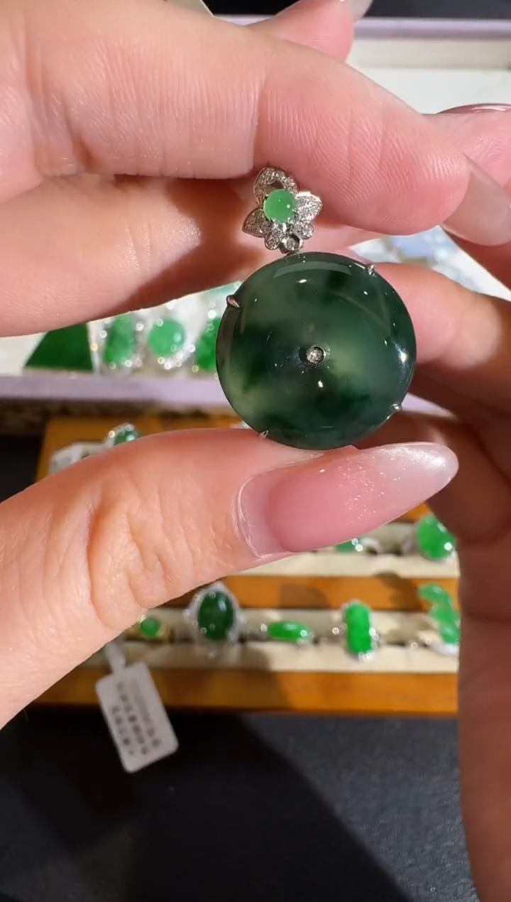 【闪购商品】翡翠吊坠(不含链)18K金镶嵌【源头工厂】钻石镶嵌