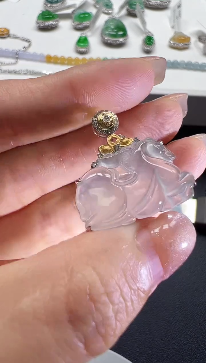 颈饰18K金镶嵌翡翠KBSZ1111-002