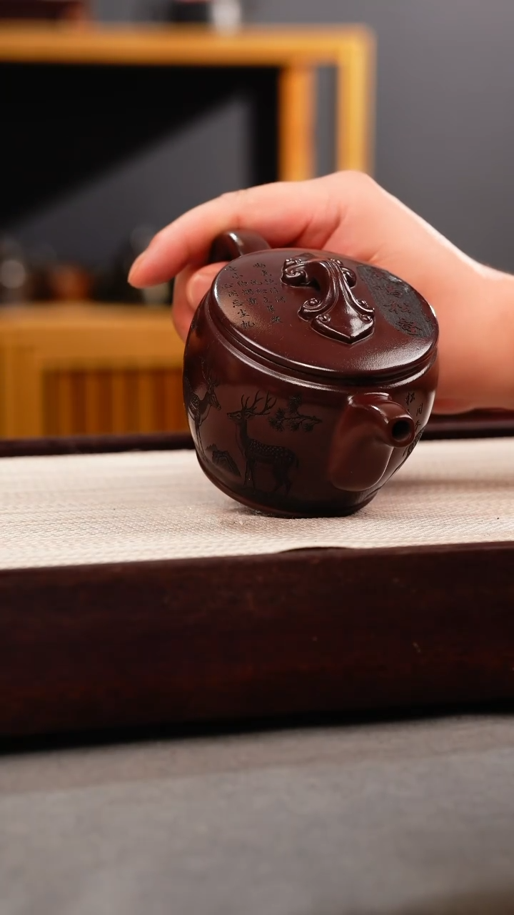 茶壶紫砂石红 如意汉瓦 梅花鹿