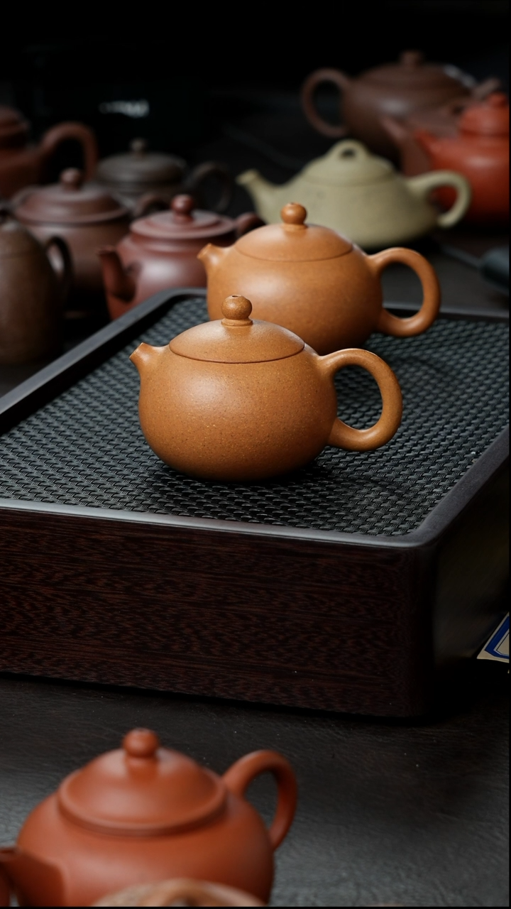 茶壶紫砂黄金段西施半手100       微瑕