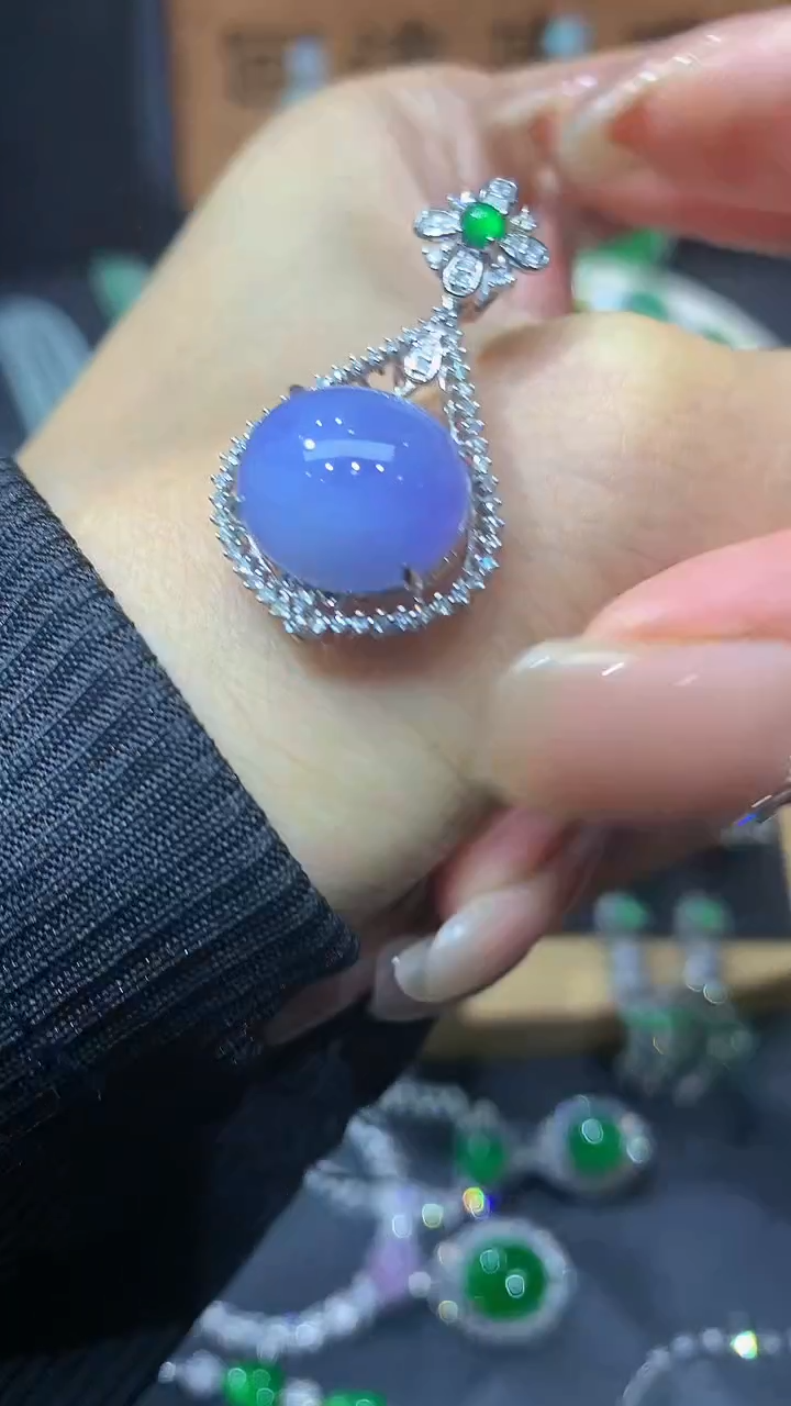 【闪购商品】翡翠颈饰18K金镶嵌团购