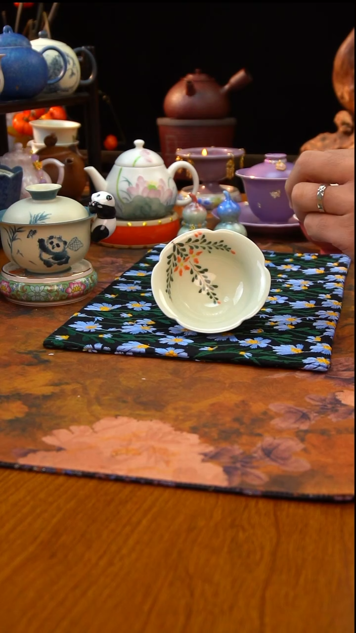专做手绘和手工茶具的直播间