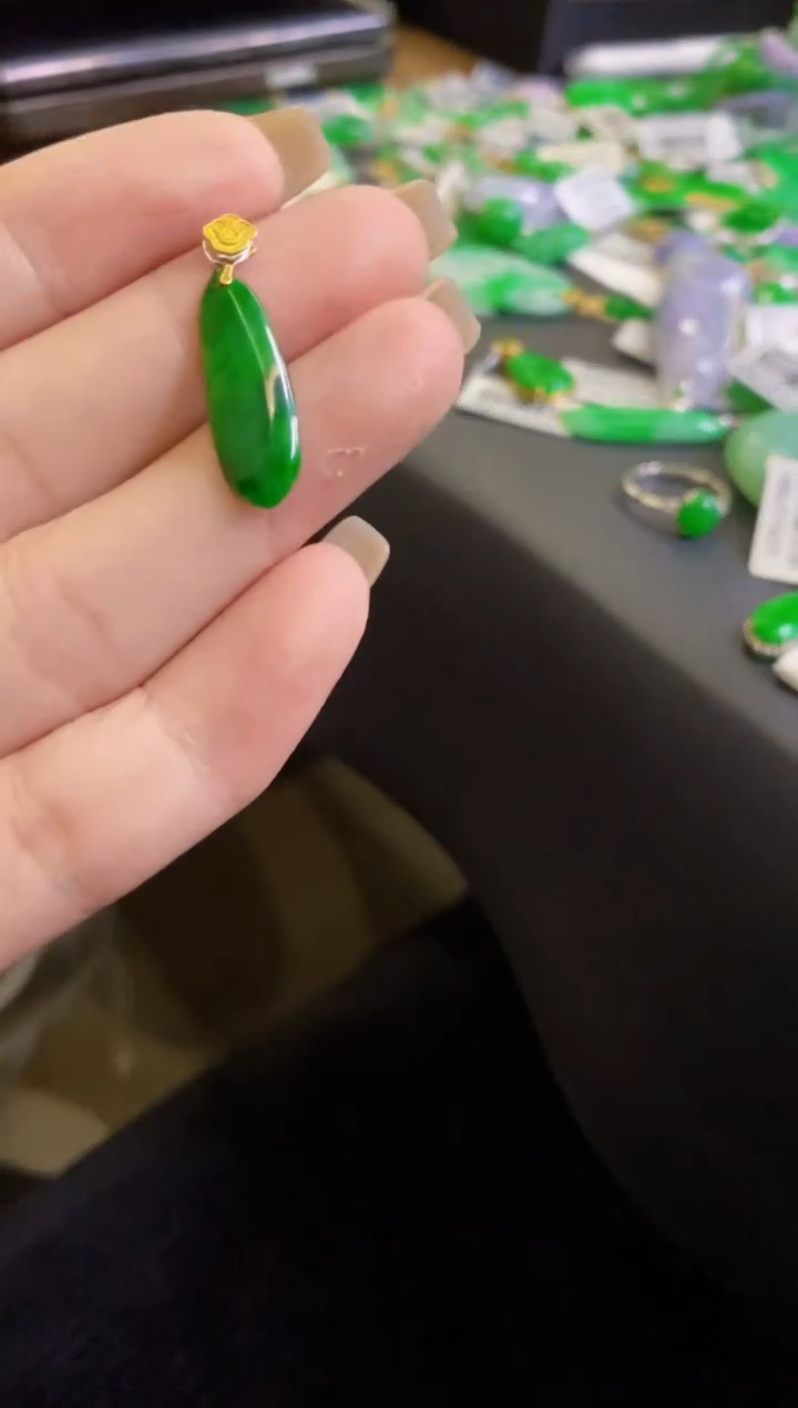 【闪购商品】翡翠颈饰18K金镶嵌吊坠