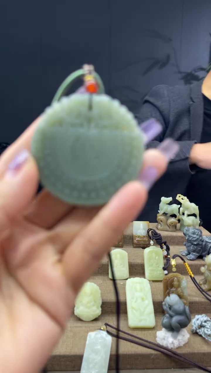 颈饰未镶嵌和田玉1