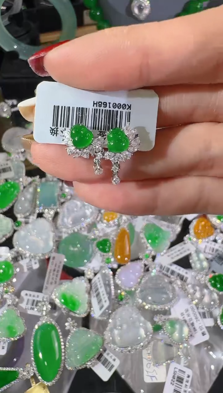 【闪购商品】翡翠耳钉未镶嵌葫芦