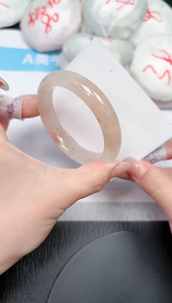 【闪购商品】石英质玉手镯未镶嵌252-56.5