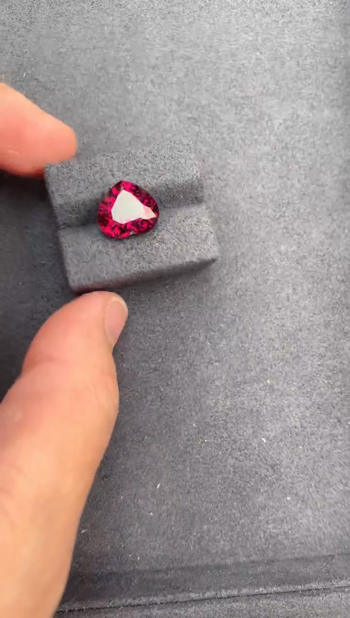 【闪购商品】石榴石裸石未镶嵌5.5ct镁铝榴石