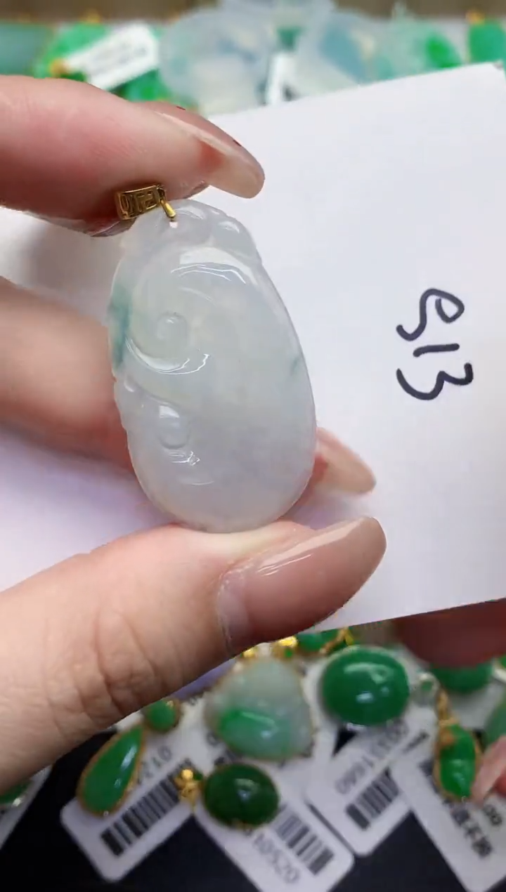 翡翠18K金镶嵌颈饰0000000000