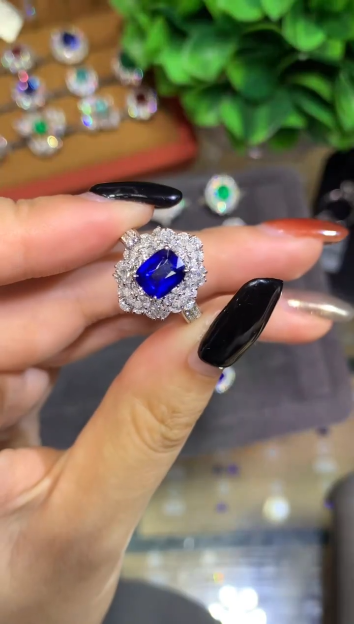 戒指蓝宝石18K金镶嵌1.26CT