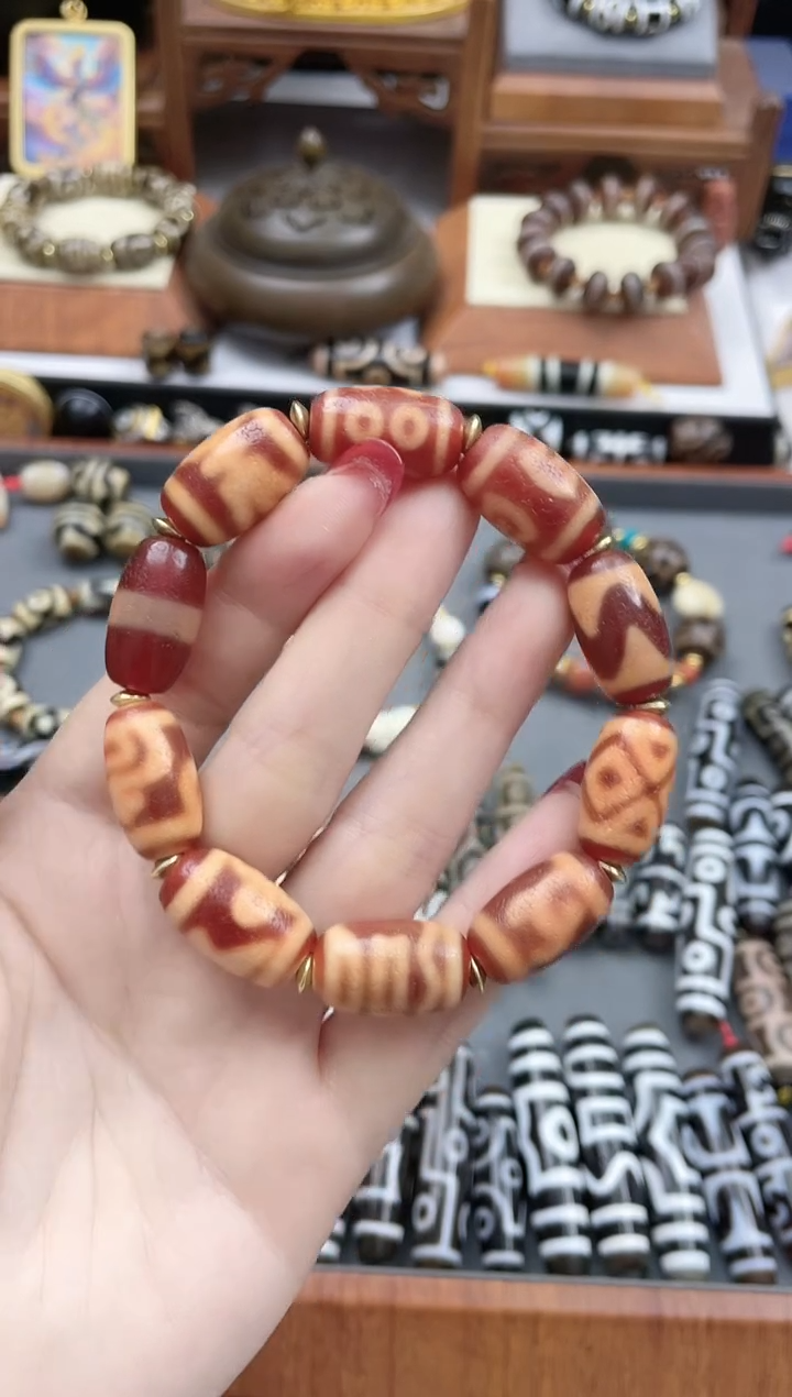【闪购商品】玛瑙/玉髓手串未镶嵌金蟾高品桶珠手串