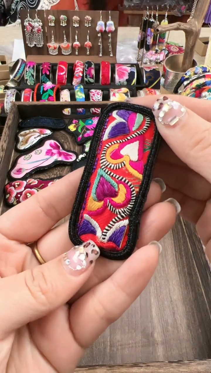 【闪购商品】织绣民族风老绣饰品111