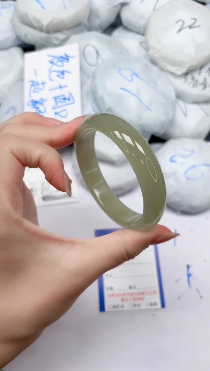 未镶嵌手镯石英质玉237/59.8