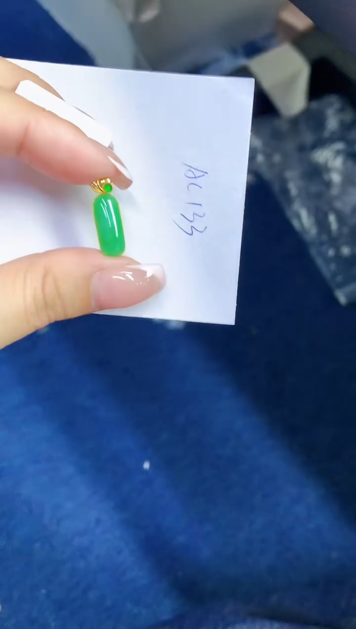翡翠18K金镶嵌颈饰缅甸天然翡翠A货