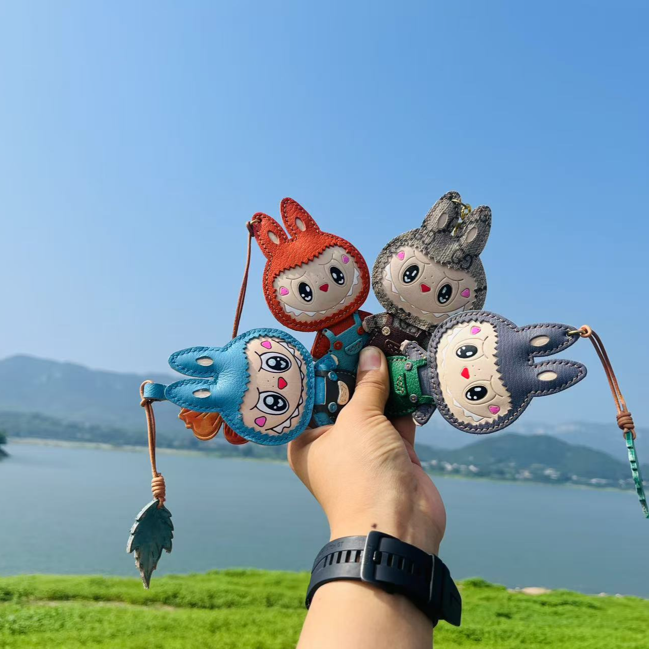 一片手染叶子头层牛皮挂件和在一起