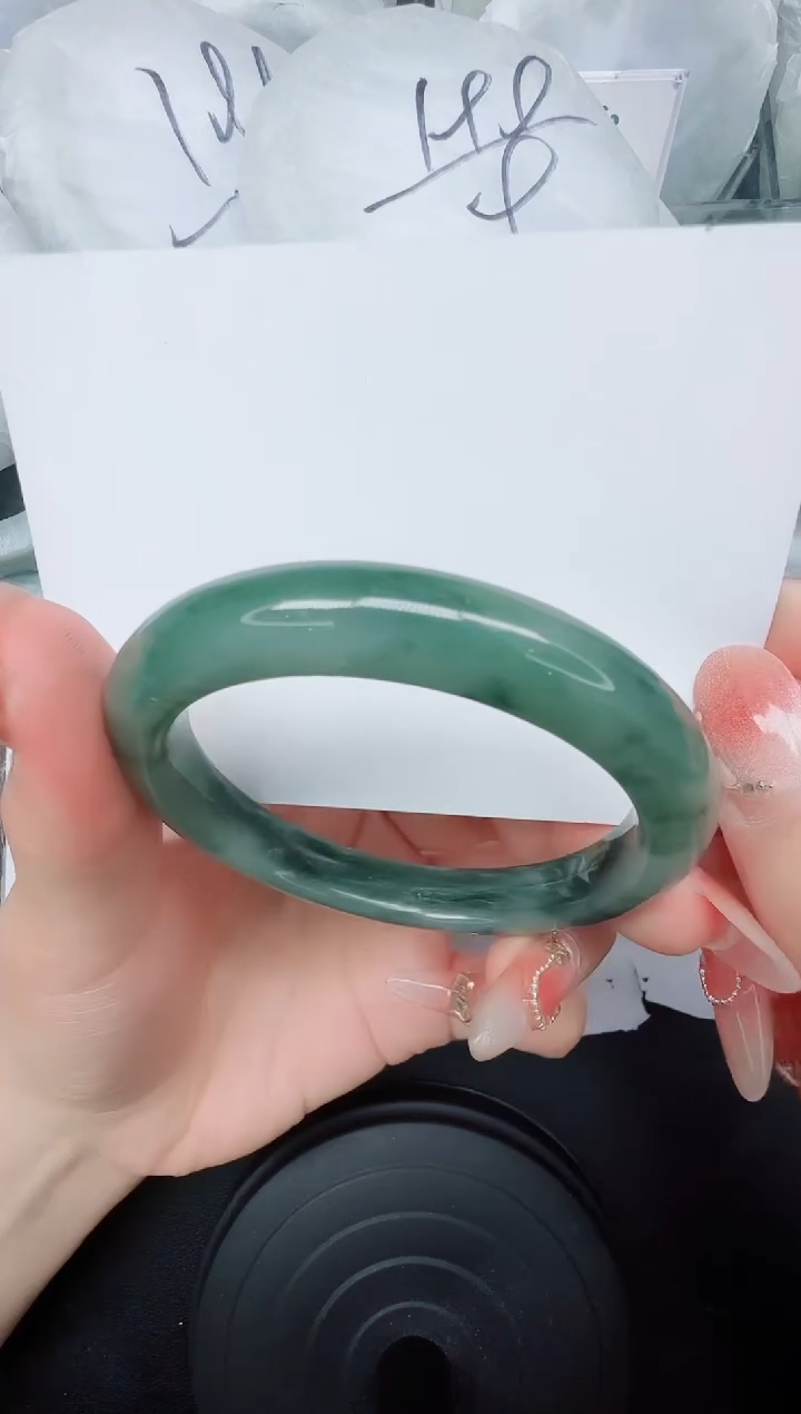 石英质玉手镯未镶嵌104/53.7