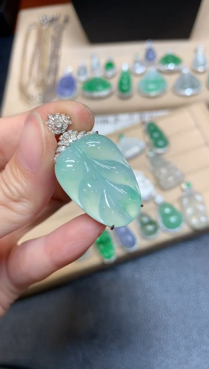 翡翠18K金镶嵌颈饰树叶【无服务费