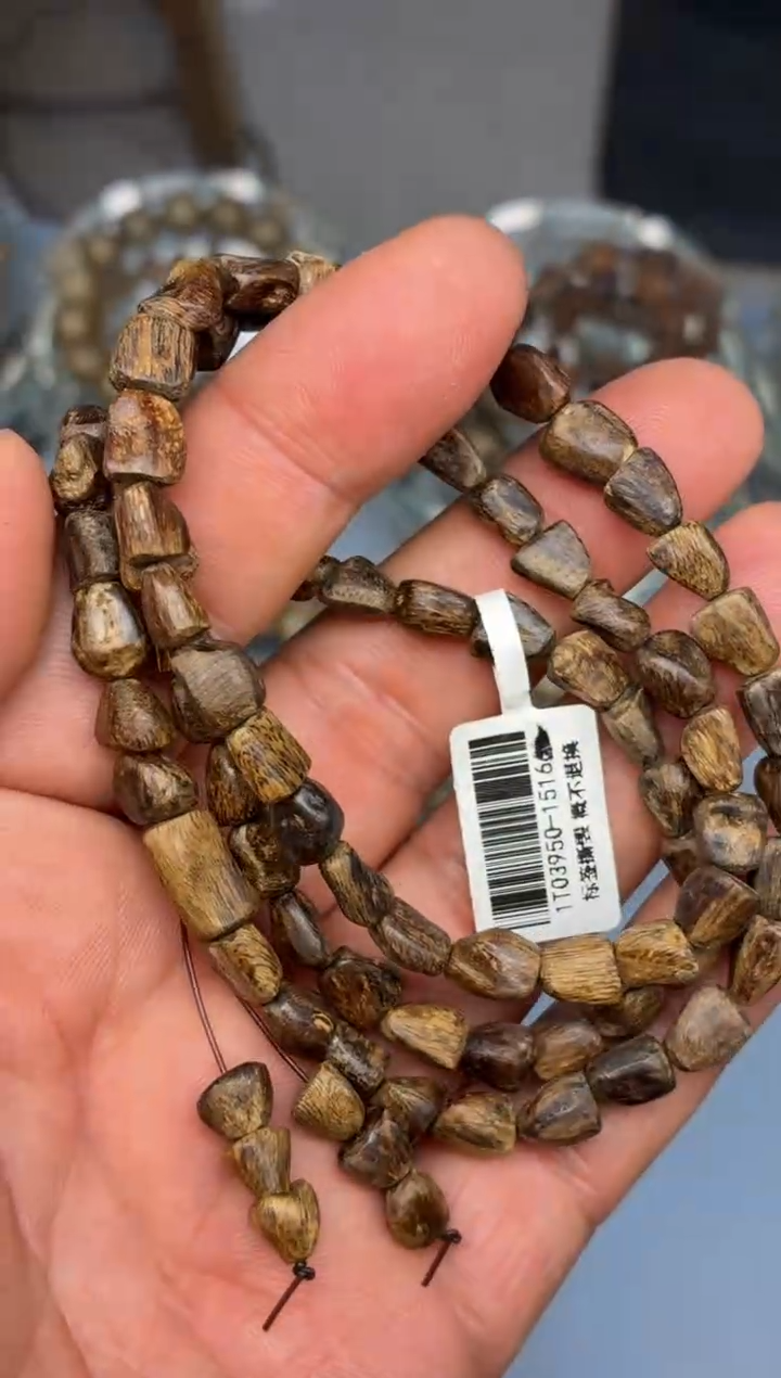 沉香手串 达拉干红土沉随型长串沉水留疤多样性发其一