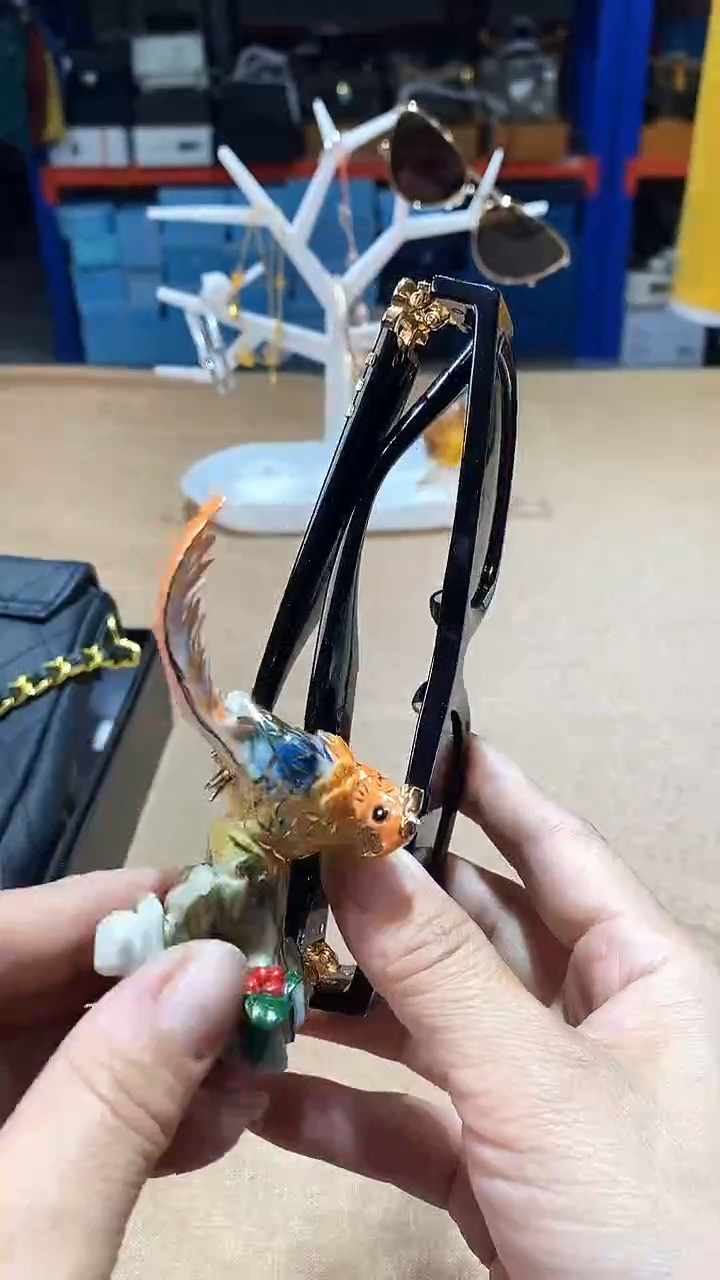 瓷片碗碟好物一件不留@@1