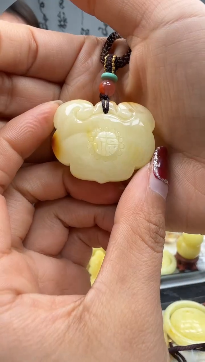 【闪购商品】琥珀裸石未镶嵌挂坠