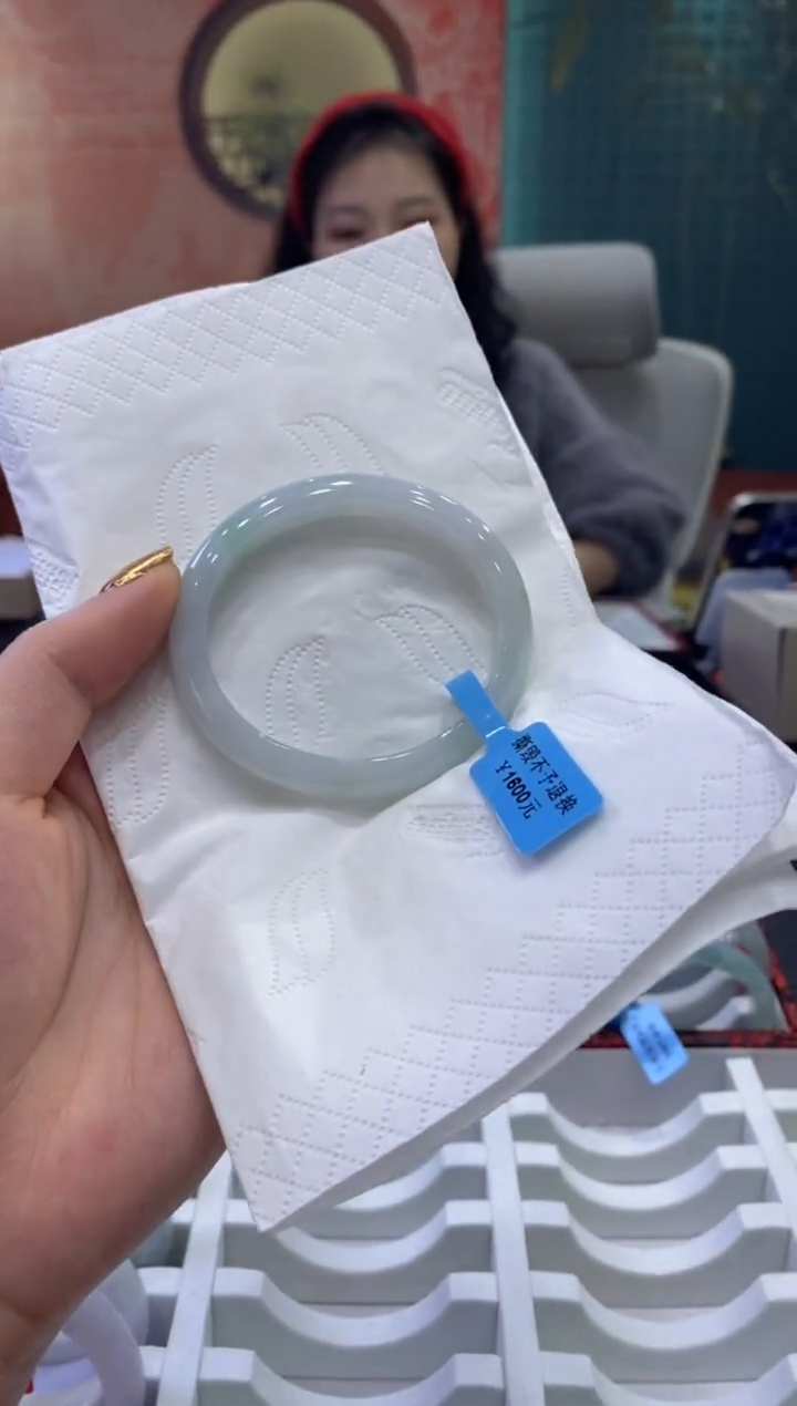 【闪购商品】翡翠手镯未镶嵌多人10650