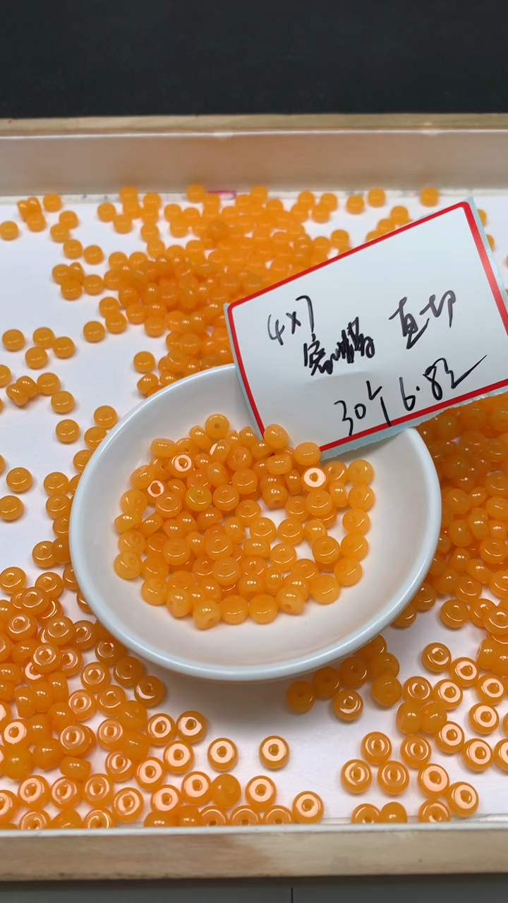 裸石蜜蜡未镶嵌A1637 鸡油黄蜜蜡4*7mm30个6.8元