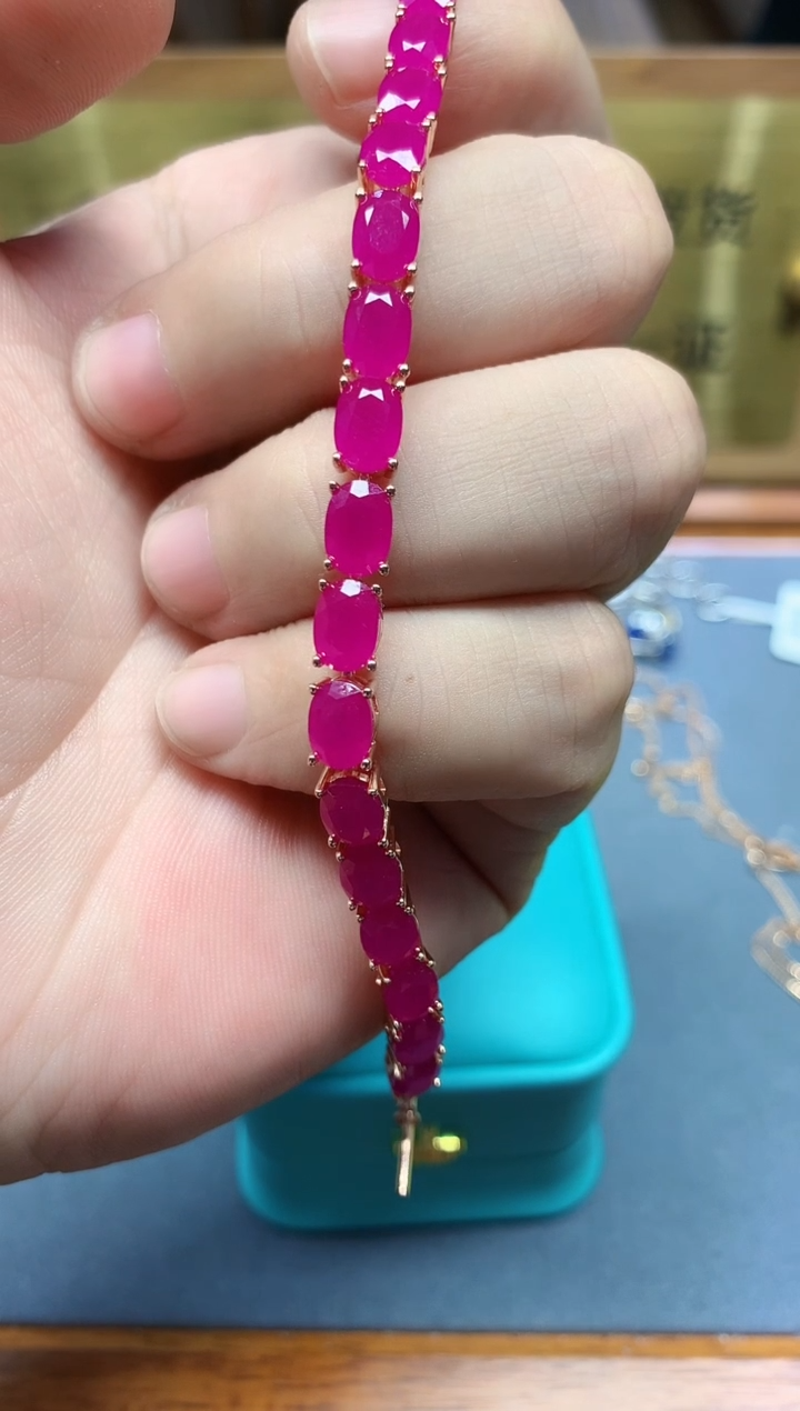 【闪购商品】红宝石手链银S925镶嵌........