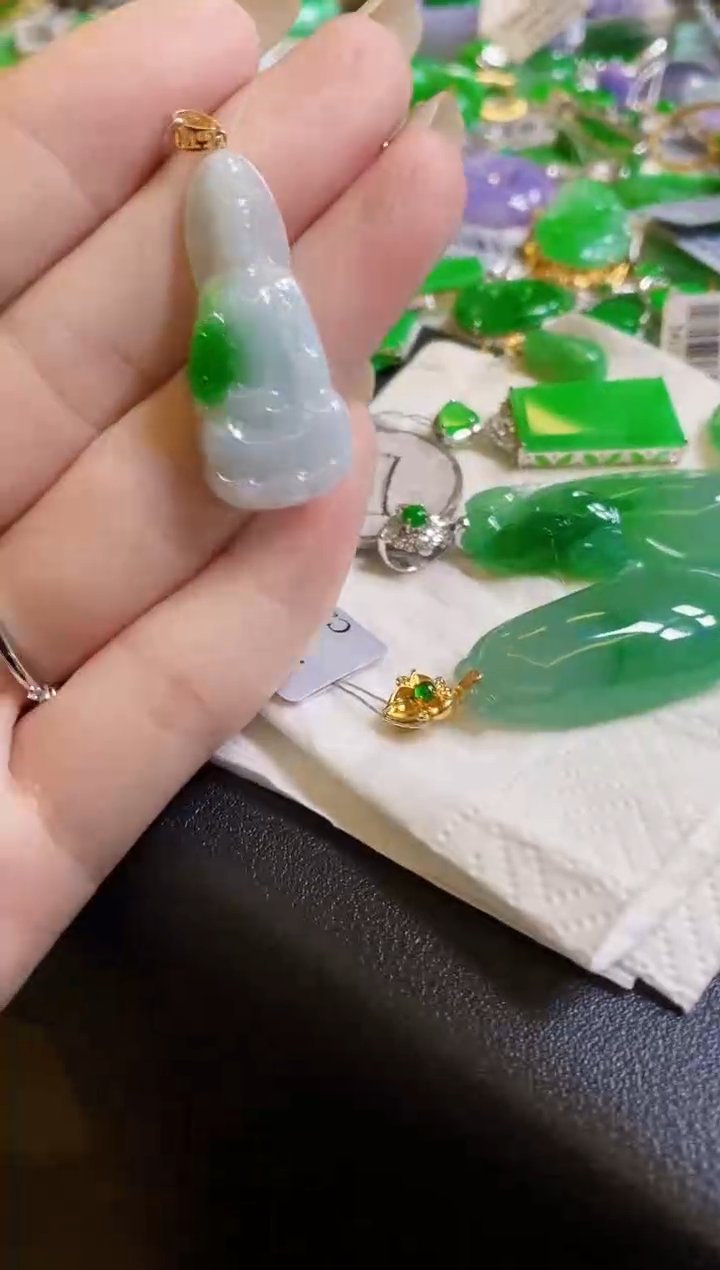 【闪购商品】翡翠颈饰18K金镶嵌观音