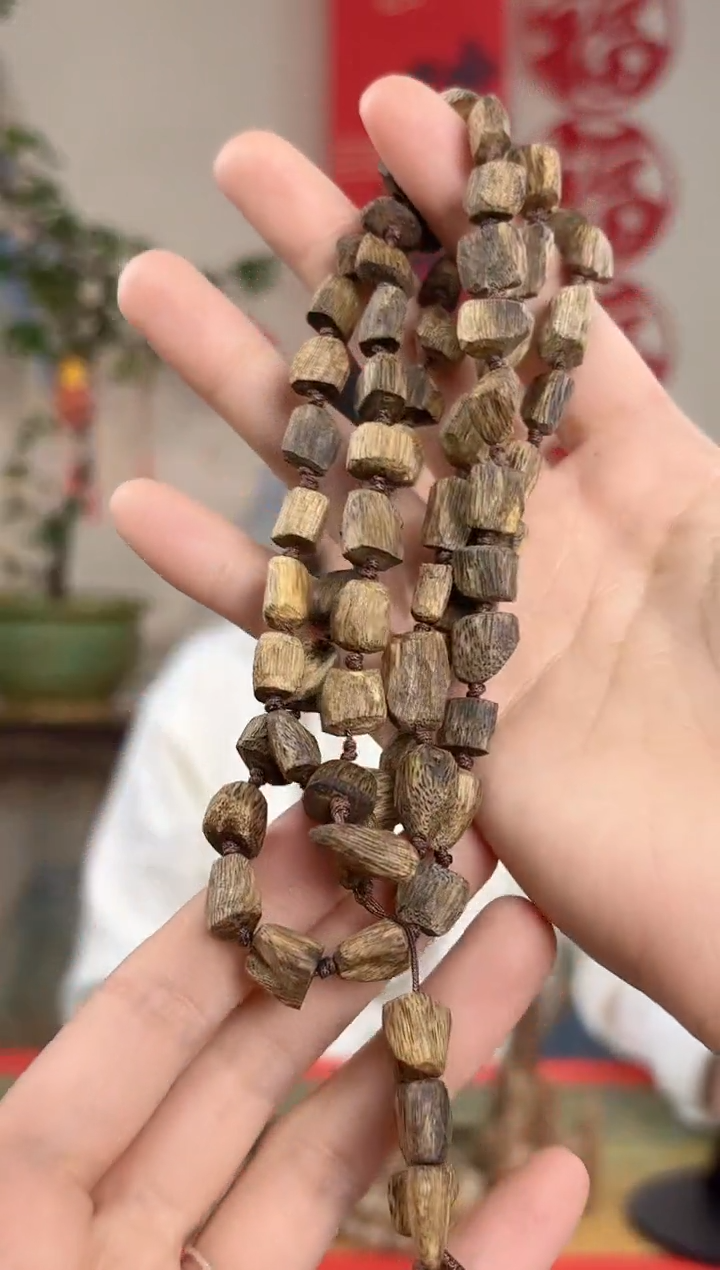 【闪购商品】沉香手串海南莺歌绿棋随型丁口多圈多样性发货