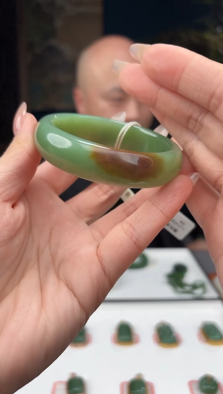 【闪购商品】和田玉手镯未镶嵌碧玉粉青带皮59.2发一支