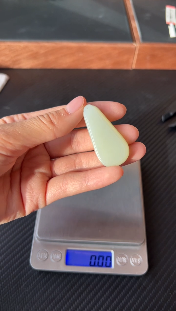 【闪购商品】和田玉吊坠(赠链)未镶嵌且末微色差迪克兰