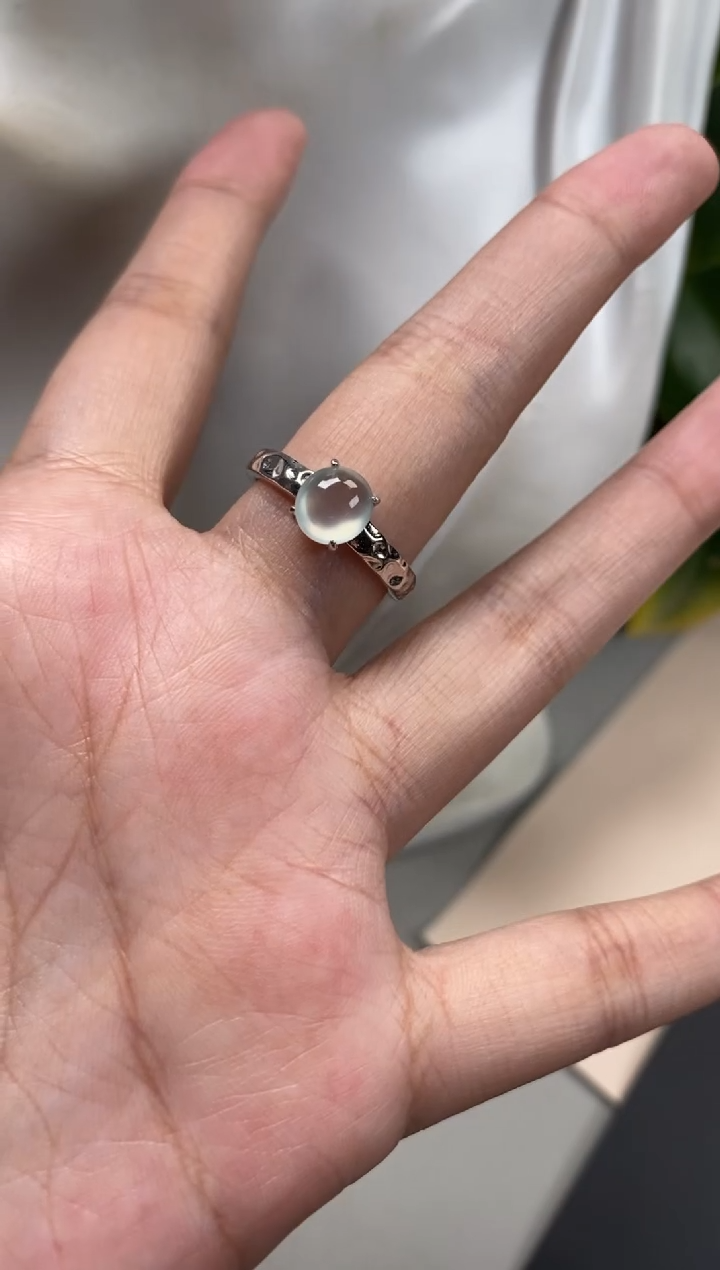 【闪购商品】翡翠颈饰银S925镶嵌翡翠冰种蛋面