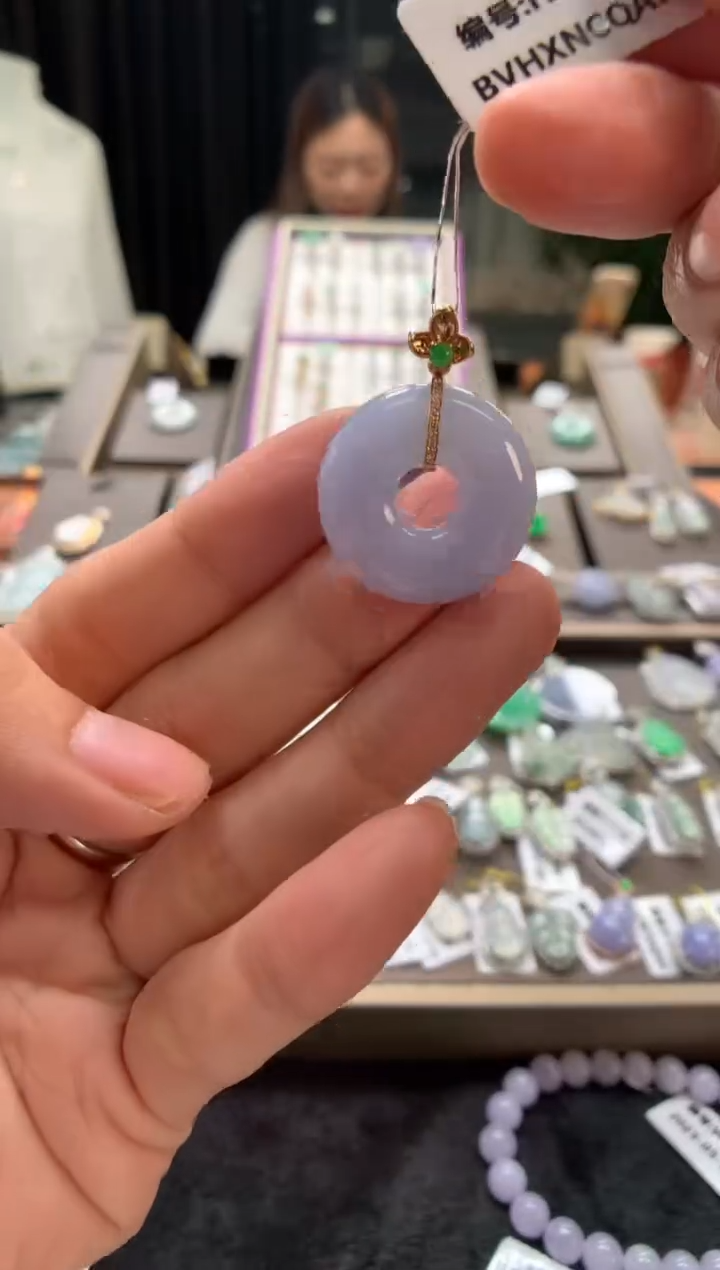 翡翠18K金镶嵌颈饰甜甜圈