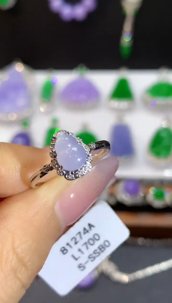 18K金镶嵌戒指翡翠多样性发其一