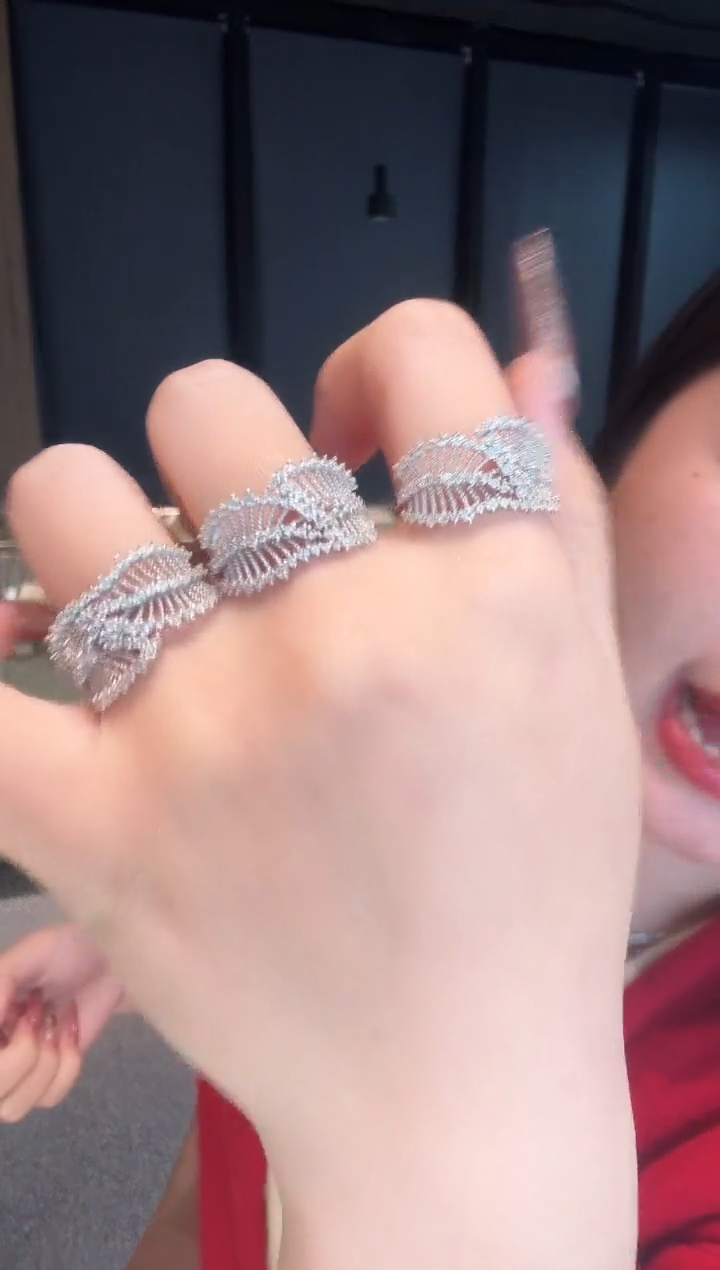 【闪购商品】钻石戒指18K金镶嵌蕾丝多样性发其一