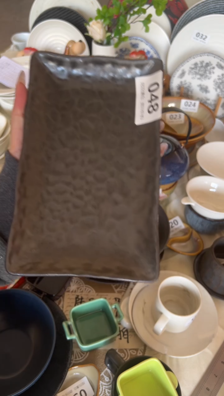 新骨瓷048瑕疵 深棕 锤纹 凹凸 8,5寸长方盘