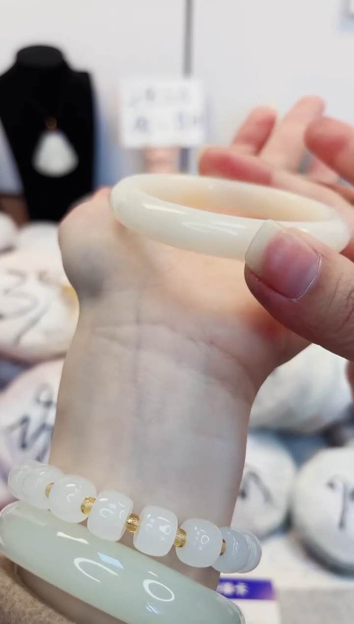 【闪购商品】石英质玉手镯未镶嵌448