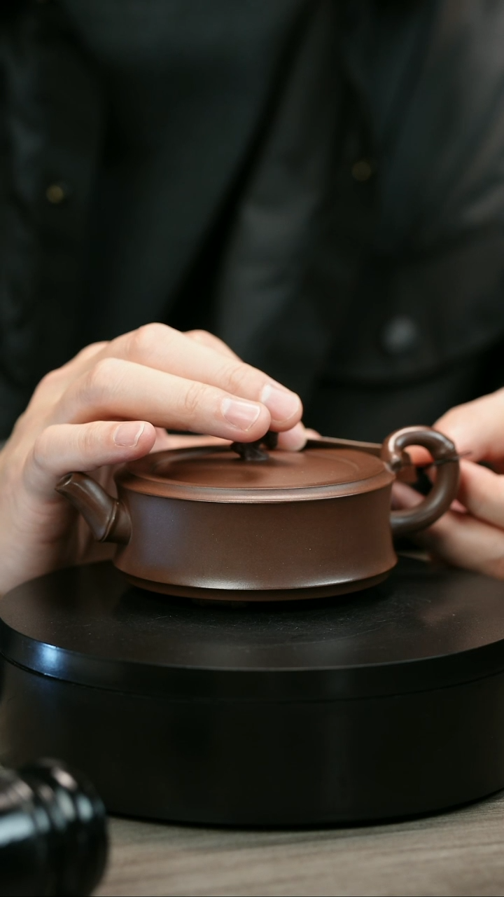 茶壶紫砂一**波H1598赵信军三足圆竹