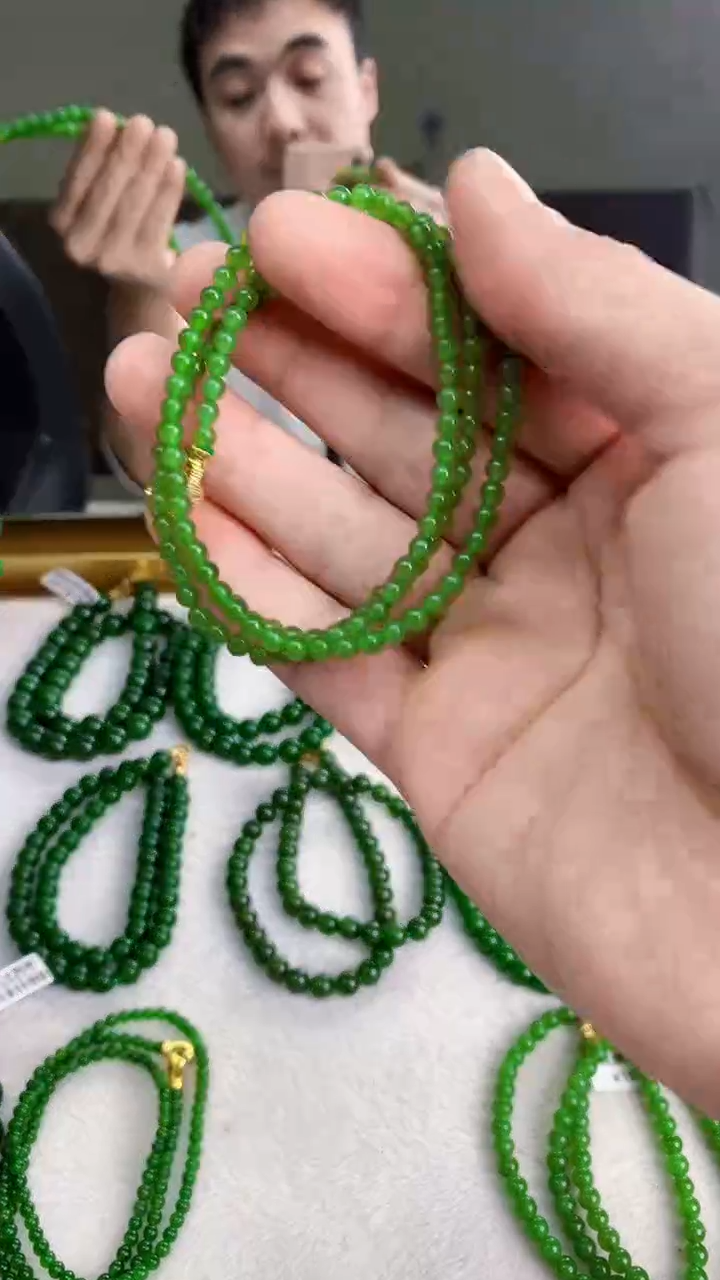 项链未镶嵌和田玉卡4无黑阳绿色