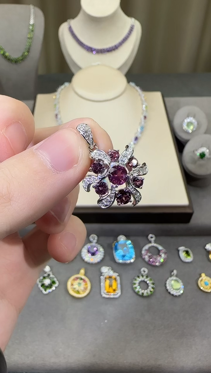 颈饰银S925镶嵌石榴石5mm吊坠设计款