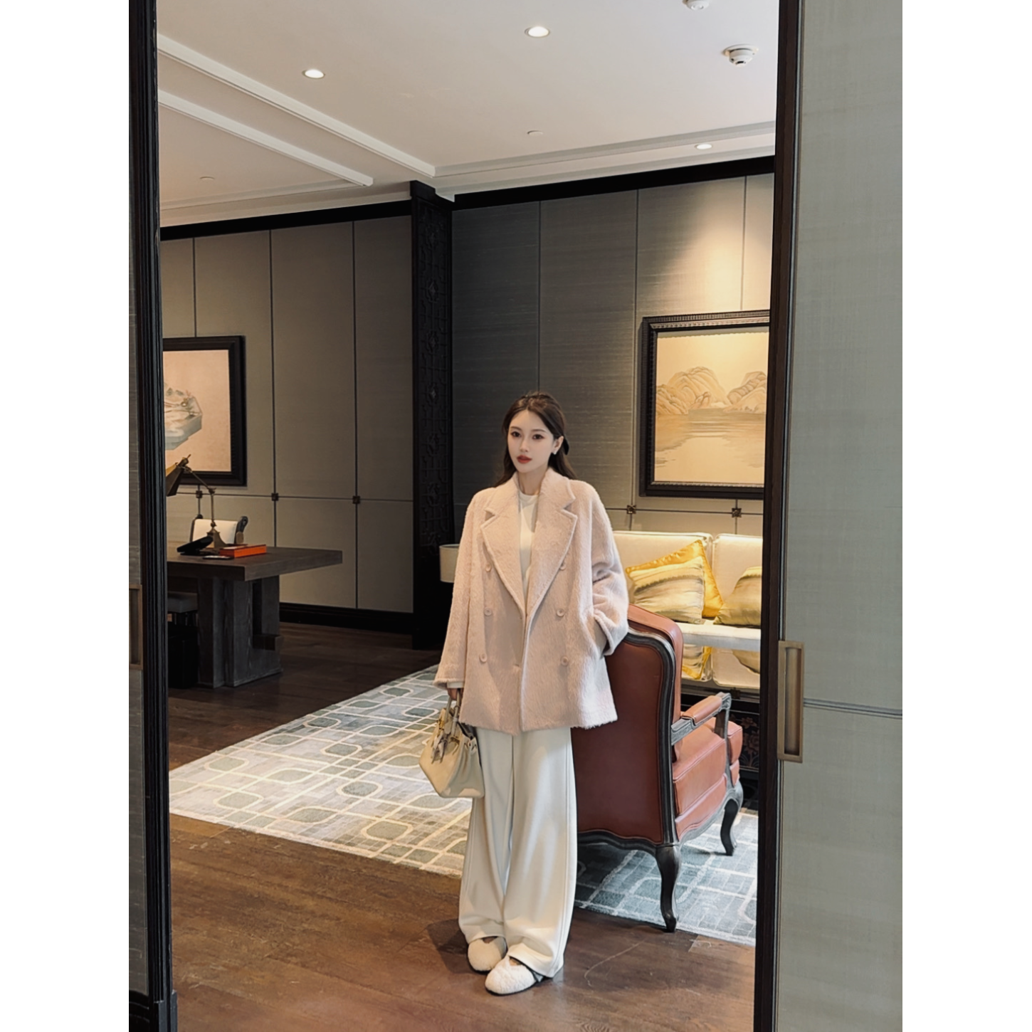 【曼文kiki】经典臻奢 长毛翻领短款苏力羊驼毛大衣 25Q1142