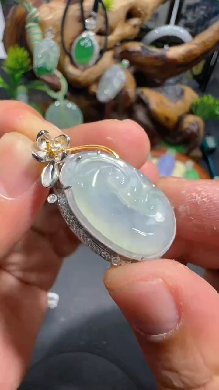 【闪购商品】翡翠吊坠(不含链)18K金镶嵌吊坠