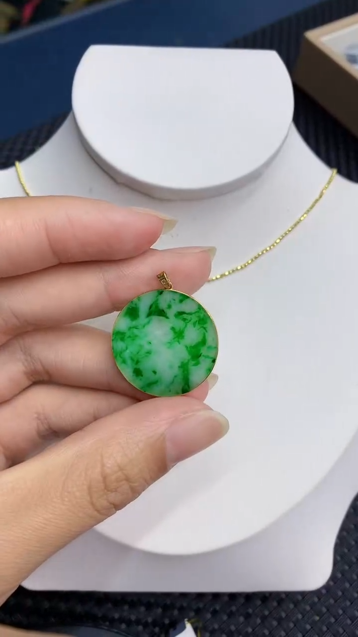 【闪购商品】翡翠颈饰18K金镶嵌            8