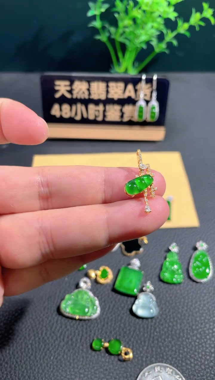 【闪购商品】翡翠颈饰18K金镶嵌翡翠