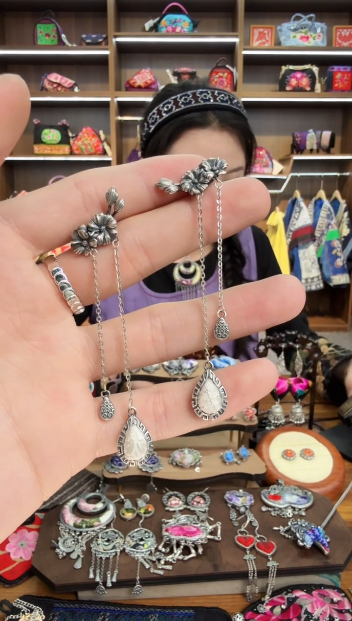 【闪购商品】织绣99蒙阿苏苗绣传承