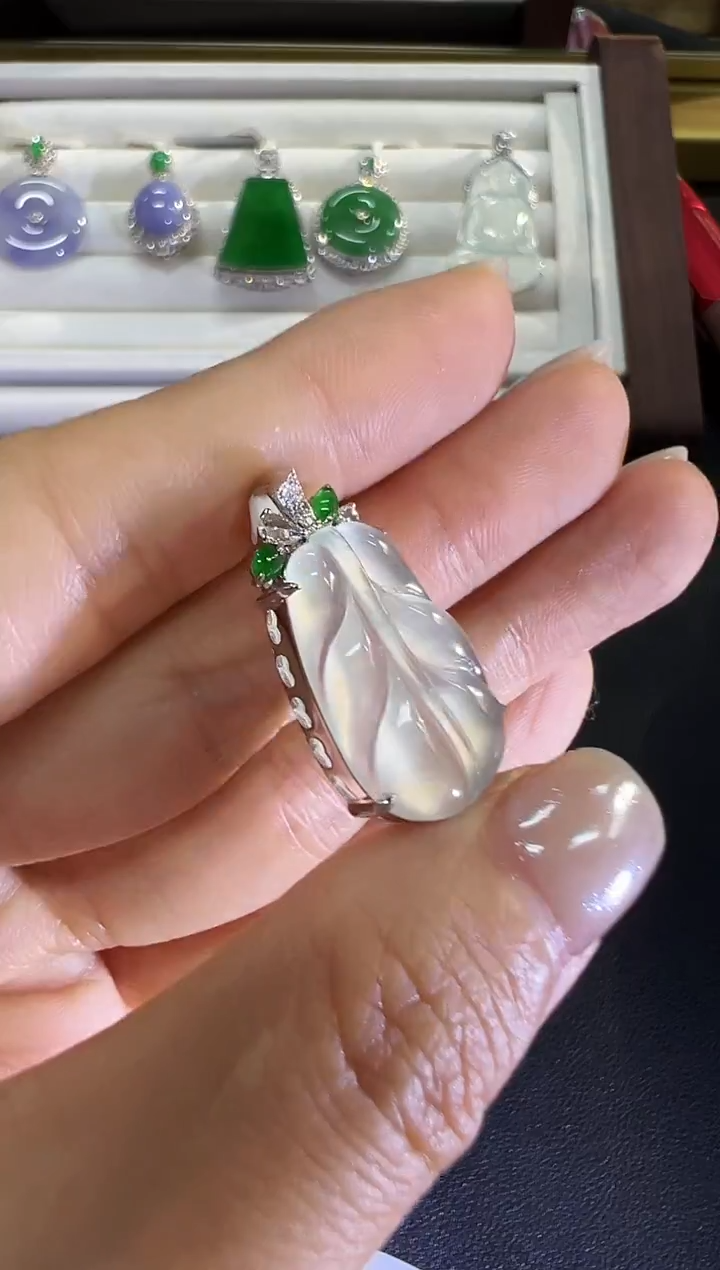 颈饰18K金镶嵌翡翠KXHM1212-101